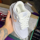 Nike Dunk - Branco/Cinza